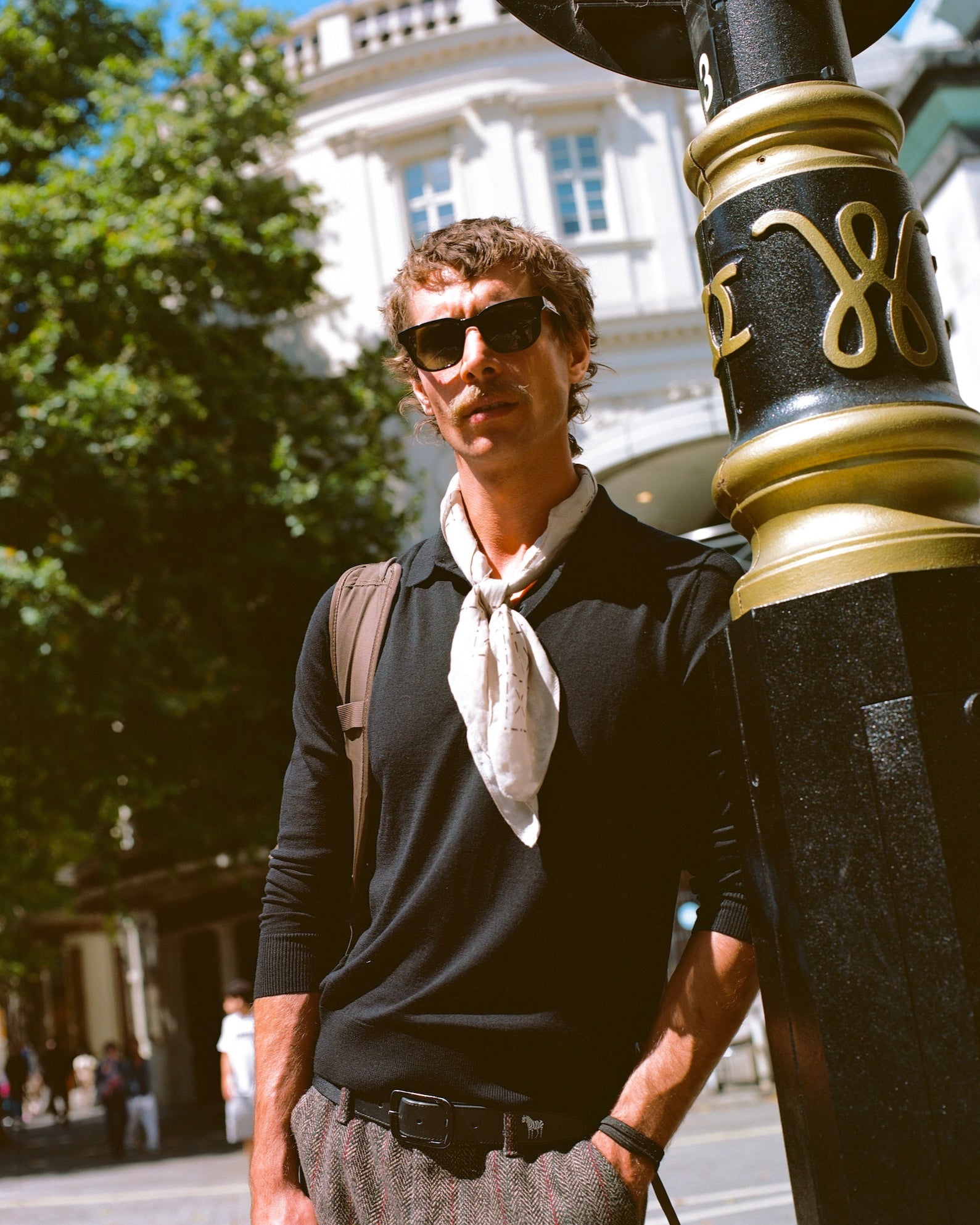 クリーム色の十字架 - ボヘミアンスタイルのバンダナ